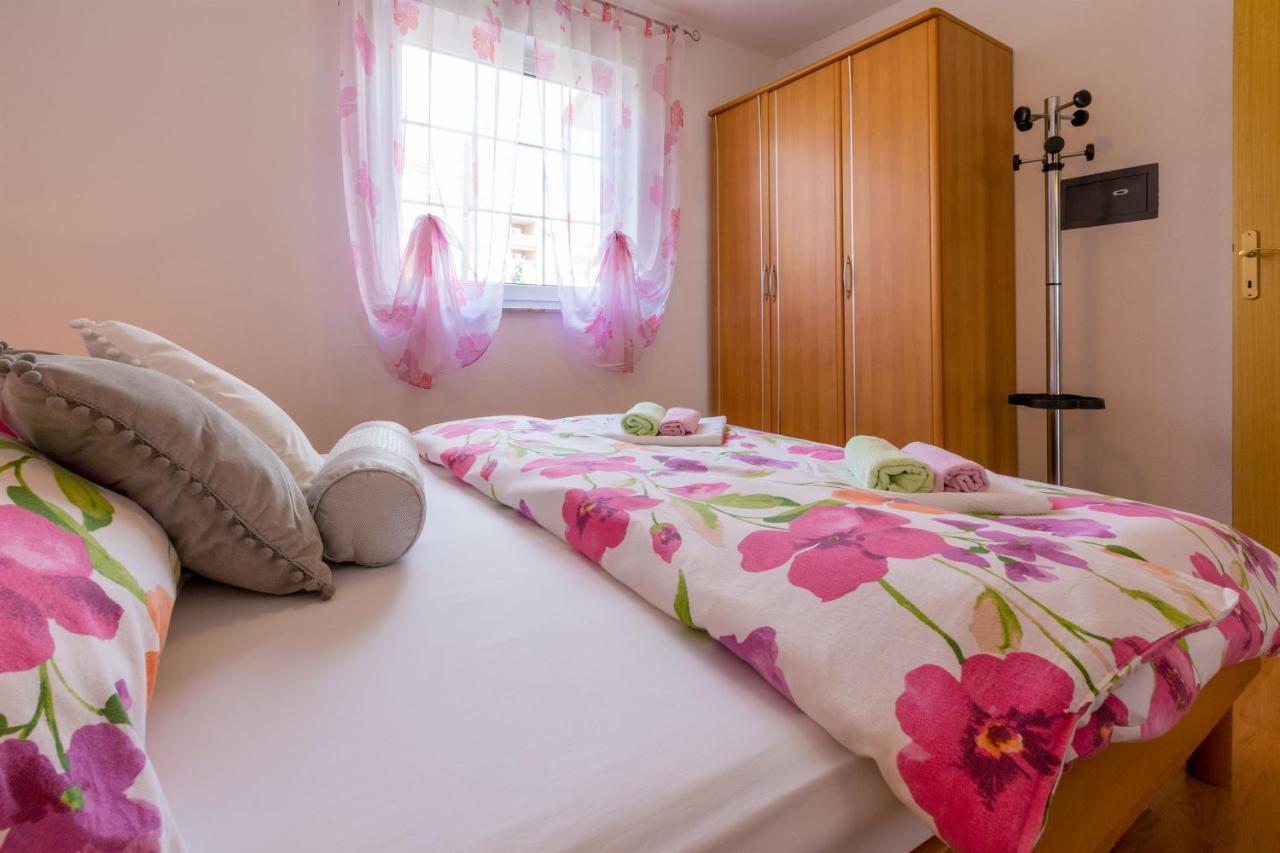 Apartments Vanessa Dramalj Ngoại thất bức ảnh